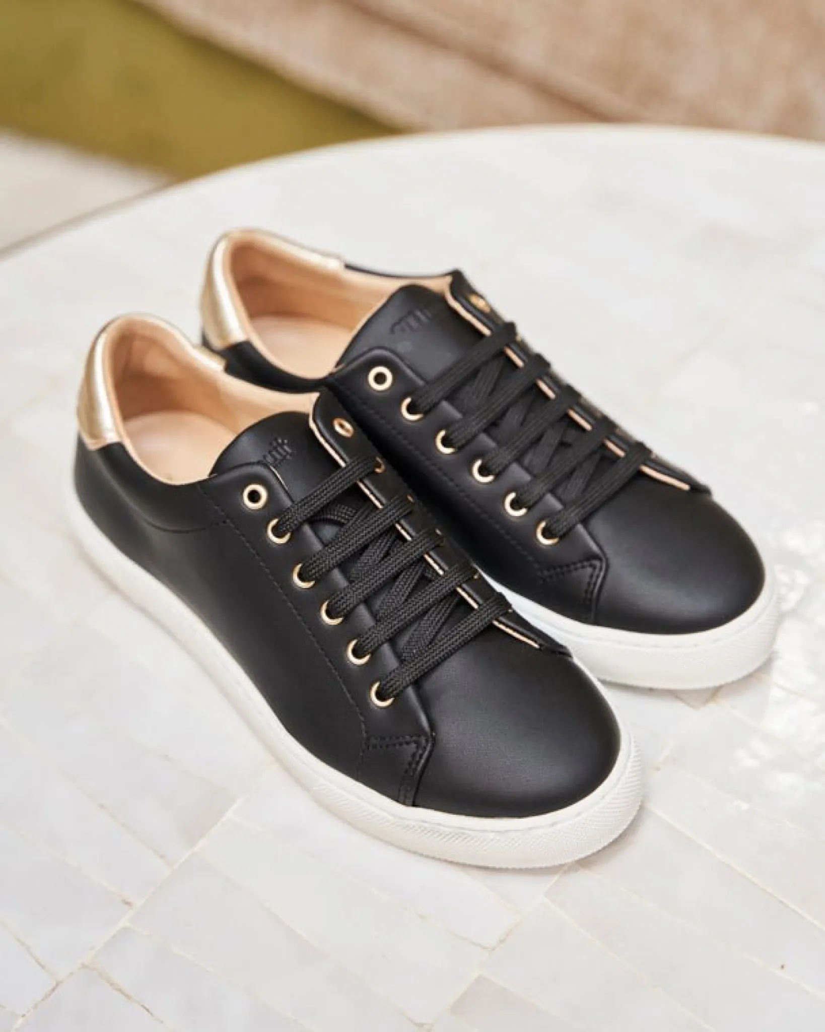 Minuit sur Terre Sneakers<Virevolte Noir